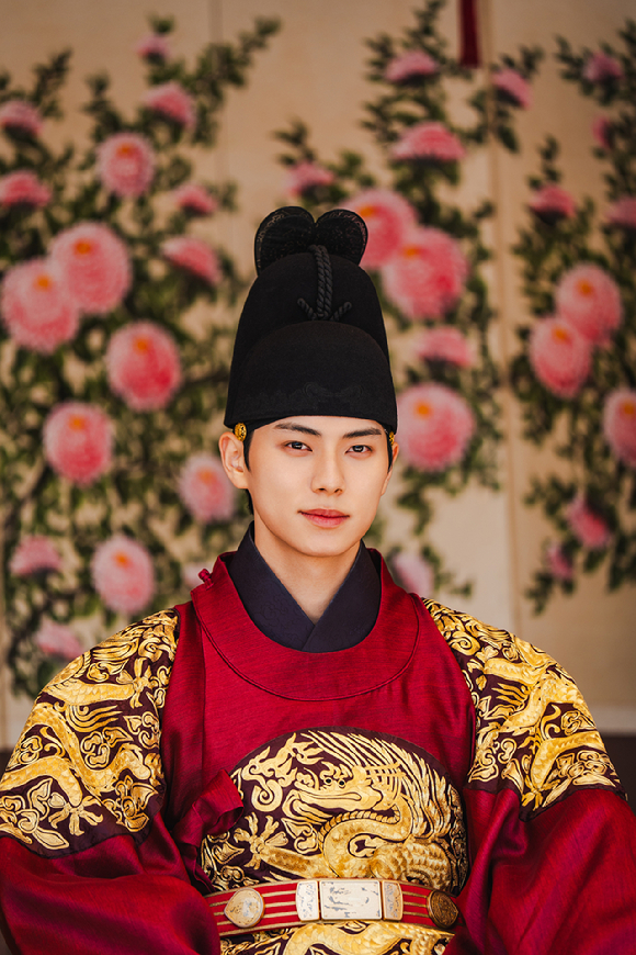 이채민이 '폭군의 셰프' 종영 인터뷰에 앞서 사진 촬영을 하고 있다. [사진=바로엔터테인먼트]