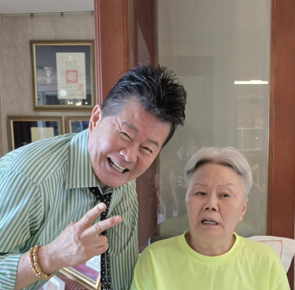 가수 태진아(좌측)과 아내 이옥형 씨 [사진=태진아 인스타그램]