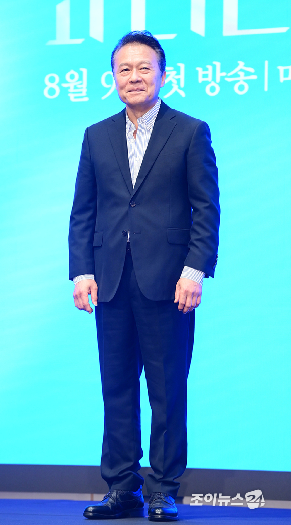 배우 천호진이 6일 오후 서울 신도림 더세인트 그랜드 볼룸에서 열린 KBS2 새 주말드라마 '화려한 날들' 제작발표회에 참석하고 있다. [사진=정소희 기자]