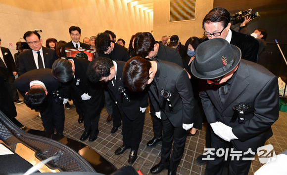 11일 오전 서울 동작구 흑석동 중앙대학교병원 장례식장에서 고(故) 현미(본명 김명선)의 발인식이 엄수됐다. [사진=김성진 기자]