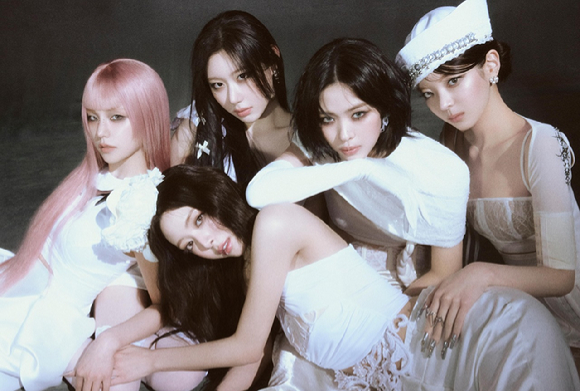 ITZY 단체 콘셉트 포토 [사진=JYP엔터테인먼트]