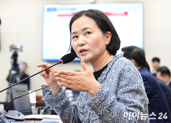 이해민 조국혁신당 의원이 21일 서울 여의도 국회 과학기술정보방송통신위원회에서 열린 정보통신산업진흥원 등에 대한 국정감사에서 질의를 하고 있다. [사진=곽영래 기자]