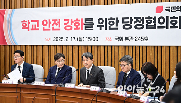 이주호 사회부총리 겸 교육부 장관이 17일 오후 서울 여의도 국회에서 열린 학교 안전 강화를 위한 당정협의회에서 발언하고 있다. [사진=곽영래 기자]