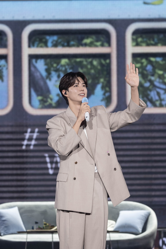 배우 박보검이 국내 팬미팅을 통해 팬들을 만나고 있다. [사진=더블랙레이블]