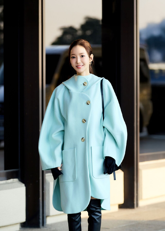 배우 박민영이 엔폴드 도쿄 패션쇼 참석을 위해 출국했다. [사진= 엔폴드]