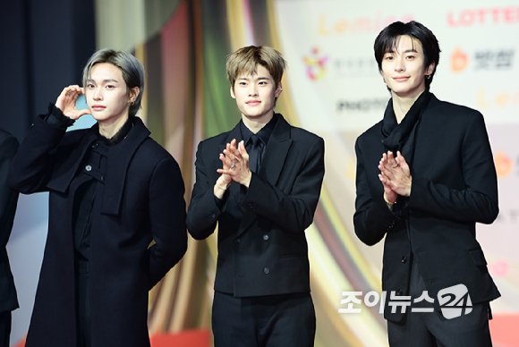 그룹 라이즈(RIIZE)가 25일 오후 인천광역시 중구 운서동 인스파이어 아레나에서 열린 '2025 SBS 가요대전' 레드카펫 행사에 참석하고 있다. [사진=정소희 기자]