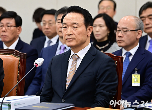 웹툰 작가 주호민이 지난해 2월 1일 트위치를 통해 특수교사 아동학대 관련 내용에 대해 방송하고 있다. [사진=주호민 트위치 캡쳐]