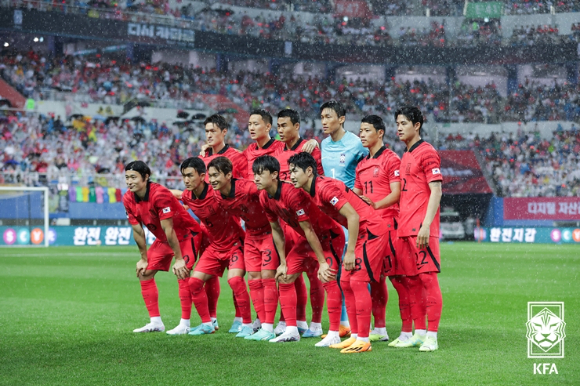 지난 6월 20일 대전월드컵 경기장에서 열린 하나은행 초청 축구국가대표팀 친선경기 엘살바도르전 당시 선발 출전한 11명의 모습. [사진=대한축구협회(KFA)]