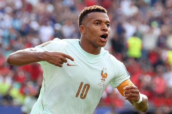 프랑스의 킬리안 음바페가 10일 오전(한국시간) 보스턴 스타디움에서 열린 모로코와의 2026 국제축구연맹(FIFA) 북중미 월드컵 8강전에서 득점 후 환호하고 있다. [사진=AFP/연합뉴스]