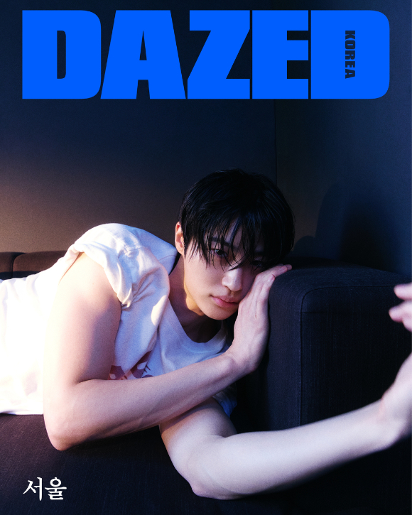 배우 변우석이 화보 촬영에서 포즈를 취하고 있다. [사진=데이즈드]