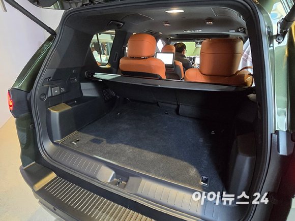 렉서스코리아가 17일 서울 성동구 엔더슨씨 성수에서 플래그십 SUV 'LX 700h'를 소개하고 있다. [사진=김종성 기자]