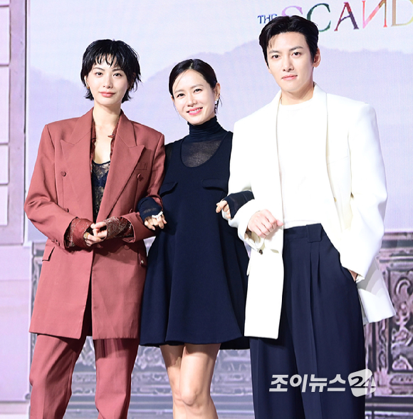 배우 나나-손예진-지창욱이 9일 서울 종로구 JW 메리어트 동대문 스퀘어에서 열린 넷플릭스 시리즈 '스캔들' 제작발표회에 참석하고 있다. [사진=정소희 기자]