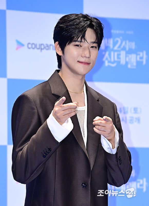 배우 문상민이 22일 오후 서울 여의도 콘래드 서울에서 열린 쿠팡플레이 '새벽 2시의 신데렐라' 제작발표회에서 포토타임을 갖고 있다. [사진=곽영래 기자]