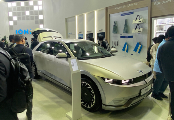 현대자동차가 'xEV 트렌드 코리아 2022'에 전시한 아이오닉 5. [사진=오유진 기자]