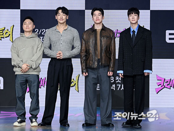 여행 유투버 빠니보틀, 가수 비, 배우 김무열, 위너 이승훈이 27일 오후 서울 마포구 상암동 쇼킹케이팝센터에서 열린 ENA '크레이지 투어'의 제작발표회에서 포즈를 취하고 있다. [사진=곽영래 기자]