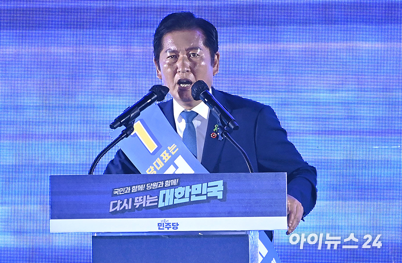 정청래 더불어민주당 당대표 후보가 2일 오후 경기 고양시 일산서구 킨텍스에서 열린 제2차 임시전국당원대회에서 정견발표를 하고 있다. [사진=곽영래 기자]