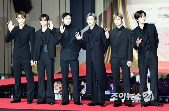 그룹 라이즈(RIIZE)가 25일 오후 인천광역시 중구 운서동 인스파이어 아레나에서 열린 '2025 SBS 가요대전' 레드카펫 행사에 참석하고 있다. [사진=정소희 기자]