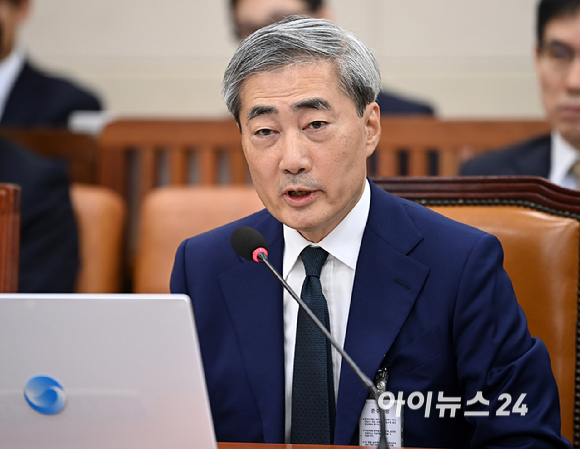 신현송 한국은행 총재 후보자가 15일 서울 여의도 국회 재정경제기획위원회에서 열린 인사청문회에서 질의에 답변하고 있다. [사진=곽영래 기자]