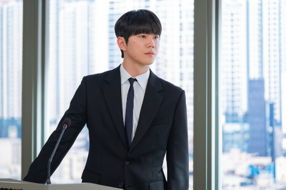 배우 이준영이 JTBC 토일드라마 '신입사원 강회장'에서 열연하고 있다. [사진=SLL, 코퍼스코리아]