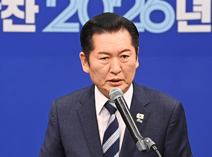 정청래 더불어민주당 대표가 22일 국회에서 긴급 기자회견을 열고 조국혁신당과의 합당을 제안하고 있다. [사진=곽영래 기자]