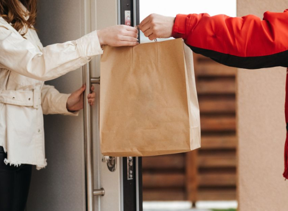 배달 음식을 자주 섭취하는 식습관이 식단의 염증 유발 가능성을 높이고, 혈당과 지질 대사 등 심대사 위험 지표를 악화시킬 수 있다는 연구 결과가 제시됐다. 사진은 본 기사 내용과 무관. [사진=SpotOn]