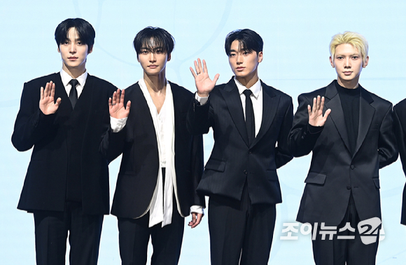 에이티즈가 5일 오후 서울 여의도 페어몬트 엠버서더 서울에서 열린 미니 13집 '골든 아워 : 파트 4(GOLDEN HOUR : Part.4)' 발매 기념 기자간담회에서 포즈를 취하고 있다. [사진=곽영래 기자]