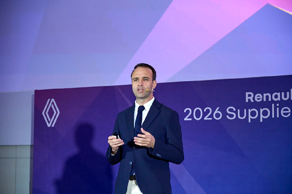 니콜라 파리 르노코리아 사장이 '2026 서플라이어 컨퍼런스'에서 발표를 하고 있다. [사진=르노코리아]