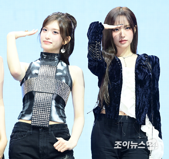 그룹 아이브가 23일 오후 서울 광진구 광장동 예스24라이브홀에서 열린 아이브(IVE) 정규 2집 '리바이브 플러스'(REVIVE+) 발매 기념 쇼케이스에 참석하고 있다. [사진=정소희 기자]