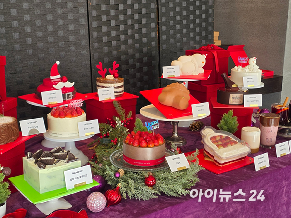 임혜순 투썸플레이스 마케팅총괄 전무가 6일 서울 종로구 투썸 2.0 안국에서 열린 '2025 홀리데이 시즌 기자간담회'에서 발표하고 있다. [사진=구서윤 기자]