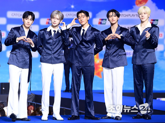 그룹 에이티즈(ATEEZ)가 9일 오후 경기도 일산 킨텍스에서 열린 2026 SBS 가요대전 Summer 블루카펫 행사에 참석하고 있다. [사진=정소희 기자]