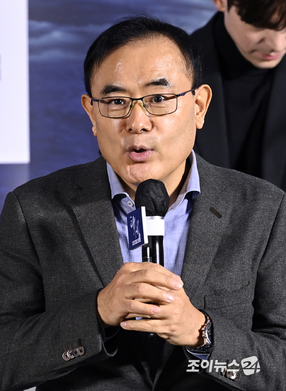 박흥식 감독이 11일 오전 서울 용산구 CGV아이파크몰에서 열린 영화 '탄생' 제작보고회에 참석해 인사말을 하고 있다. [사진=김성진 기자]