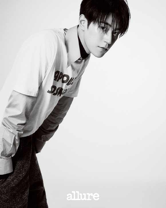 배우 박서함이 화보 촬영에 임하고 있다. [사진=얼루어 코리아]