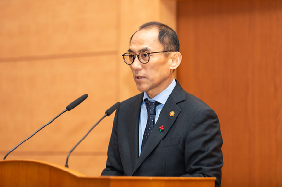 고학수 개인정보보호위원회 위원장이 2일 오후 정부서울청사 별관에서 개최된 2024년 개인정보보호위원회 시무식에서 신년인사말씀을 하고 있다. [사진=개인정보보호위원회]