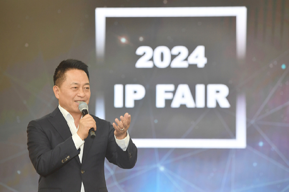 최윤호 삼성SDI 대표이사 사장이 지난 21일 기흥 본사에서 열린 'IP Fair'에서 인사말을 하고 있다. [사진=삼성SDI]