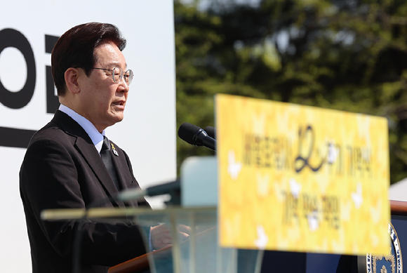 이재명 대통령이 16일 경기도 안산 화랑유원지에서 열린 세월호 참사 12주기 기억식에서 추도사를 하고 있다. 2026.4.16 [사진=연합뉴스]