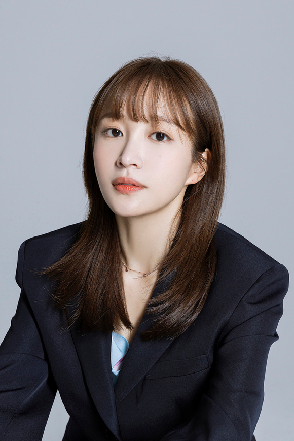 배우 안희연(EXID 하니)이 JTBC 드라마 '아이돌' 종영 인터뷰에 앞서 포즈를 취하고 있다. [사진=써브라임 아티스트 에이전시]