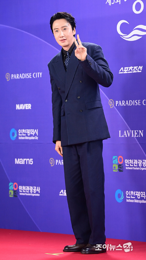 배우 이광수가&nbsp;31일 오후&nbsp;인천시 영종구 운서동 파라다이스시티에서 열린&nbsp;제5회 청룡시리즈어워즈&nbsp;레드카펫 행사에 참석하고 있다. [사진=정소희 기자]