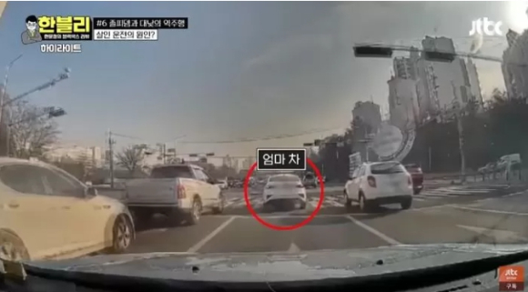 먼저 간 아들이 그리워 매일 아들의 납골당을 찾던 엄마가 역주행 차량에 치여 숨진 사연이 전해졌다. [사진=JTBC]