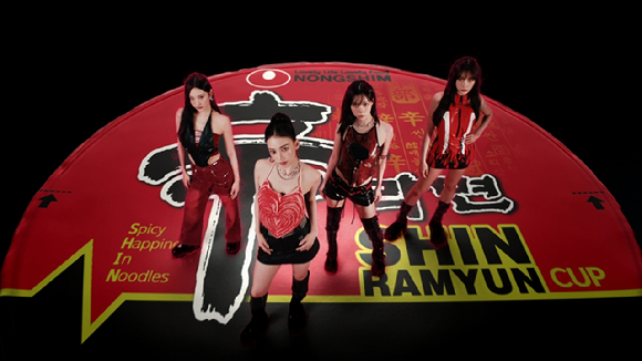 신라면 에스파 글로벌 광고 스틸컷. [사진=농심]