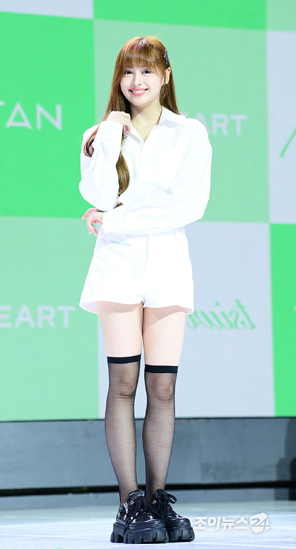 그룹 앳하트 케이틀린이 13일 오후 서울 한남동 블루스퀘어에서 열린 앳하트(AtHeart) 첫 번째 EP '플롯 트위스트'(Plot Twist) 미디어 쇼케이스에 참석하고 있다. [사진=정소희 기자]