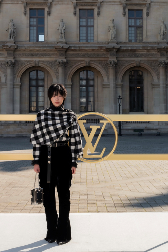 조유리, 파리 패션위크 &apos;루이 비통&apos; 콜렉션 공식 초청