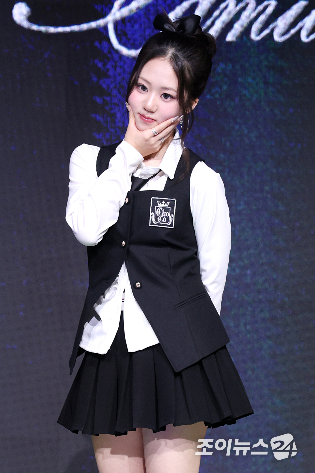 그룹 초코2(ChoCo2) 윤지가 24일 오후 서울 마포구 상암동 쇼킹케이팝센터에서 열린 초코엔터테인먼트 첫 패밀리 앨범 '초코 라 파밀리아(ChoCo La Familia)' 발매 기념 쇼케이스에 참석해 포즈를 취하고 있다. [사진=문수지 기자]