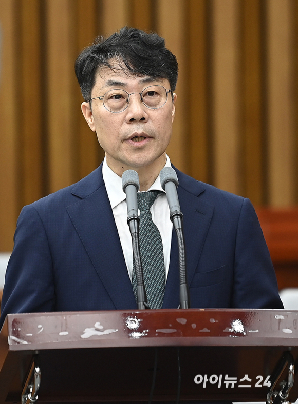 김성수 대법관 후보자가 14일 서울 여의도 국회에서 열린 제439회 국회(정기회) 대법관(김성수) 임명동의에 관한 인사청문특별위원회에서 인사말을 하고 있다. [사진=곽영래 기자]