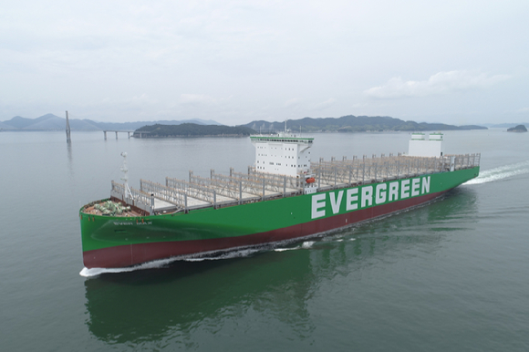 삼성중공업이 건조한 컨테이너운반선. [사진=삼성중공업]