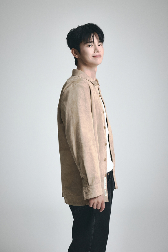 배우 서인국이 tvN 월화드라마 '내일도 출근' 종영 인터뷰에 앞서 포즈를 취하고 있다. [사진=스토리제이컴퍼니]