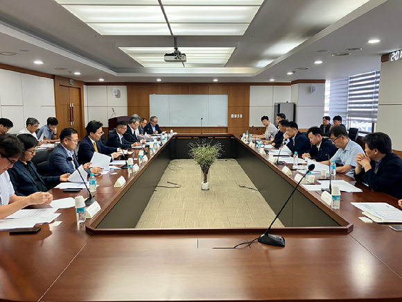대한건설단체총연합회가 5일 건설현장 중대재해 근절을 위한 긴급 대책 회의를 진행하고 있다. [사진=대한건설단체총연합회]