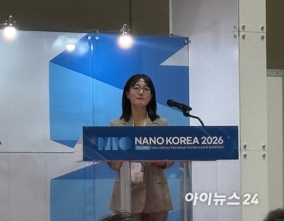 최원경 삼성전자 상무가 9일 경기 고양시 킨텍스에서 열린 국제 나노기술융합전시회 '나노코리아 2026'에서 발언하고 있다. [사진=권서아 기자]