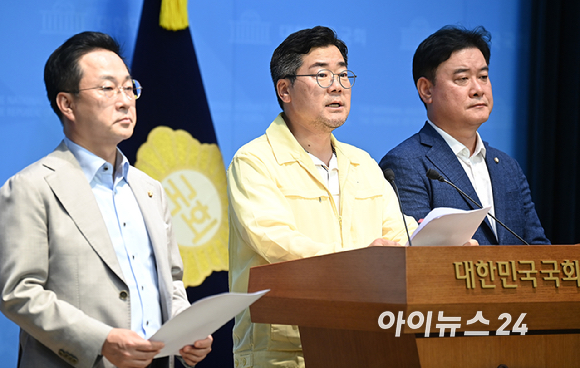 박찬대 더불어민주당 대표 후보자가 28일 오후 서울 여의도 국회 소통관에서 현안 관련 기자회견을 하고 있다. [사진=곽영래 기자]