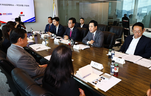 국민의힘 장동혁 대표가 4일 서울 여의도 주한미국상공회의소에서 열린 국민의힘-주한미국상공회의소(AMCHAM) 간담회에서 발언하고 있다. [사진=연합뉴스]