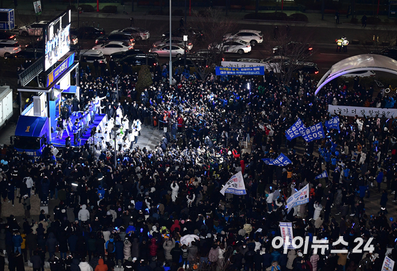 이재명 더불어민주당 대선 후보가 22일 경기 안산시 안산문화광장에서 집중 유세를 열고 지지를 호소하고 있다. [사진=국회사진취재단]